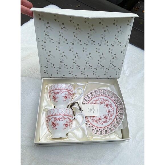 Veroni Dyramics design 4 pcs tea party set for 2 teacup and saucer white pink - Picture 2 of 9